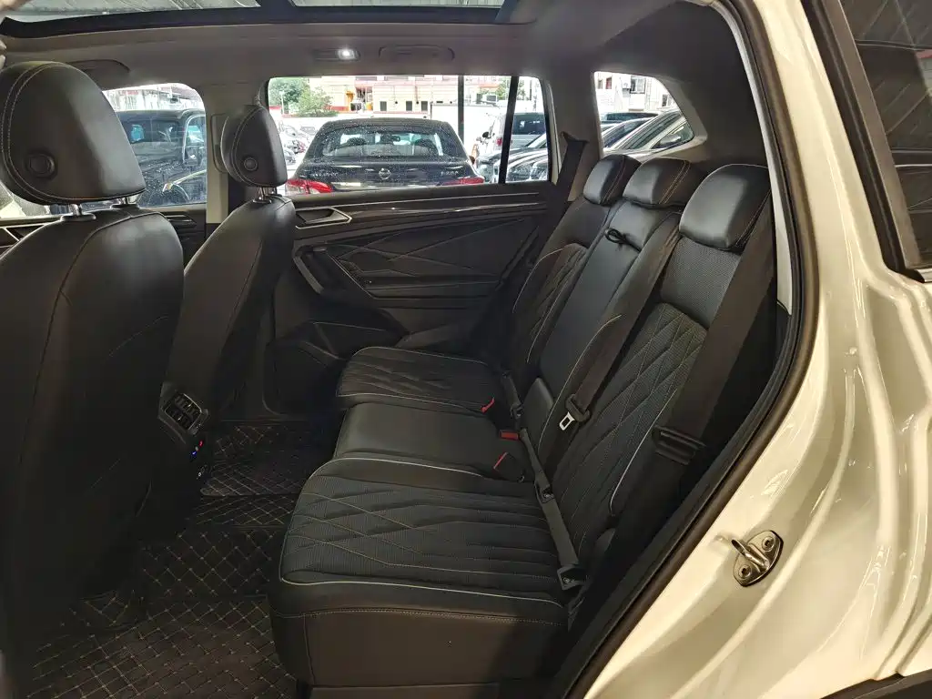 Volkswagen Tiguan L — миниатюра 17