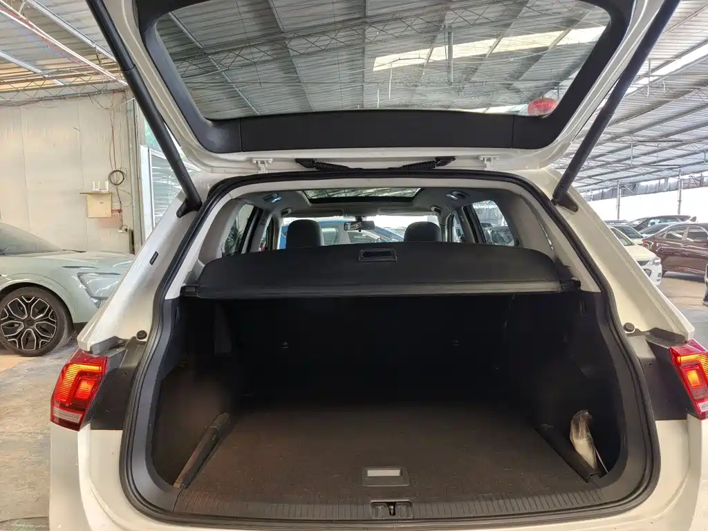 Volkswagen Tiguan L — миниатюра 19