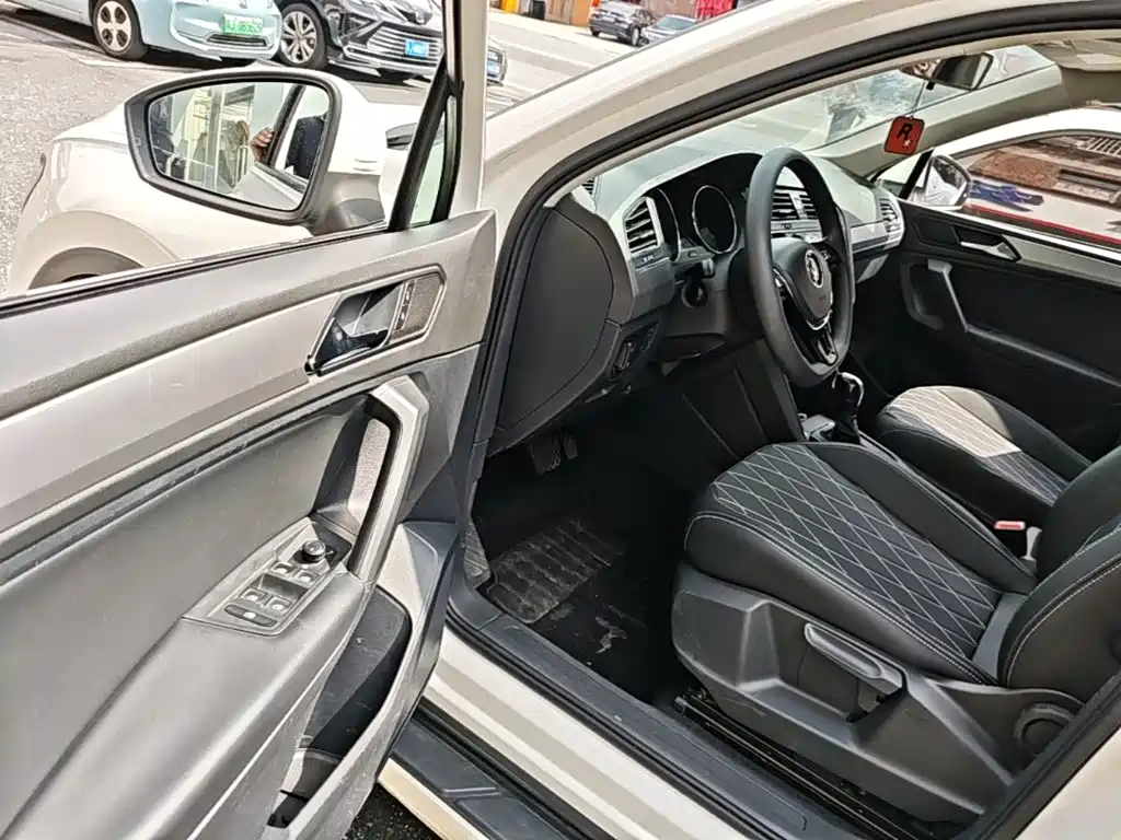 Volkswagen Tiguan L — миниатюра 16
