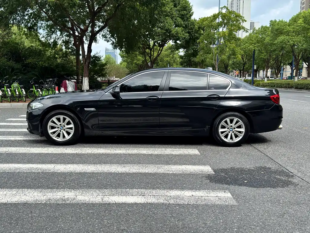BMW 5 Series — миниатюра 4