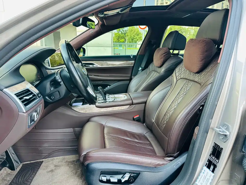 BMW 7 Series — миниатюра 7