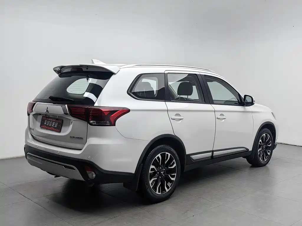 Mitsubishi Outlander — миниатюра 2