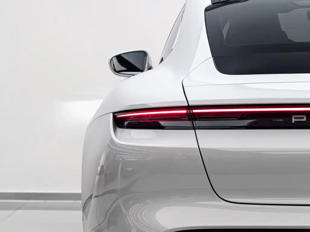 Porsche Taycan — миниатюра 7