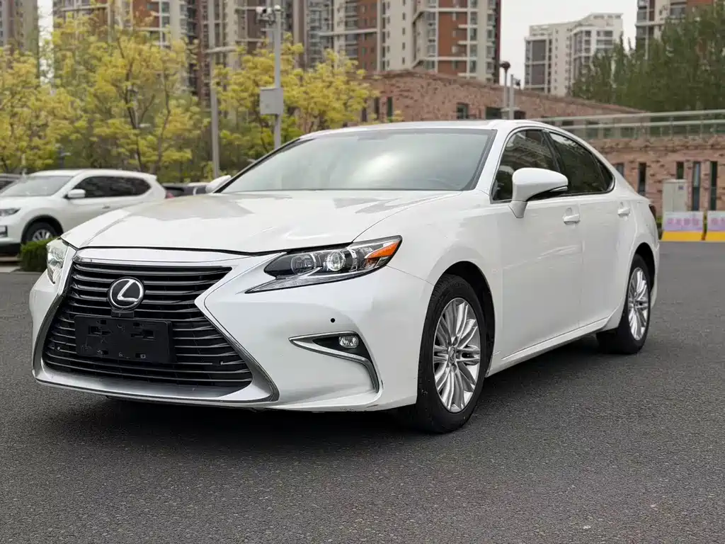 Купить Lexus ES