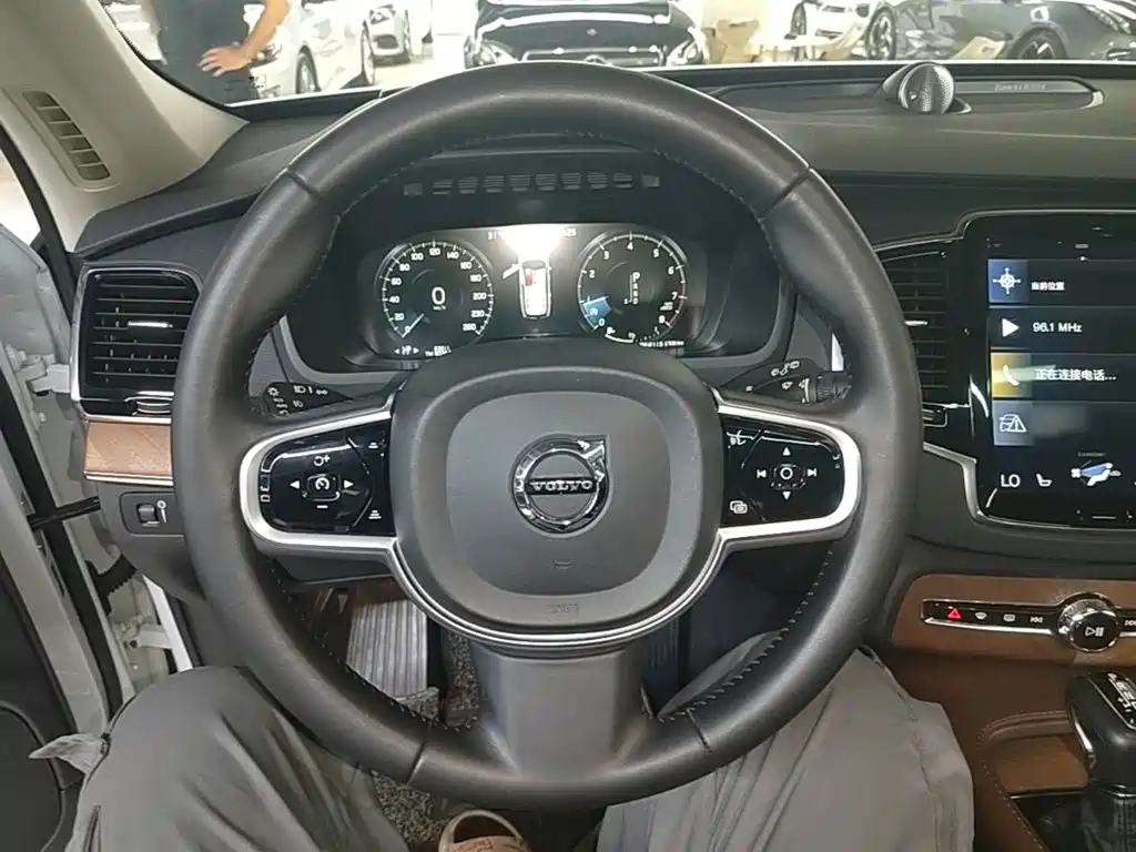 Volvo XC90 — миниатюра 11