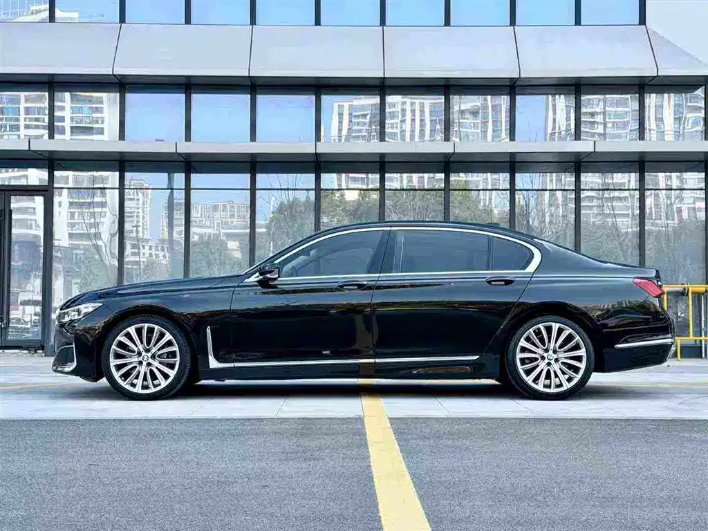 BMW 7 Series — миниатюра 3