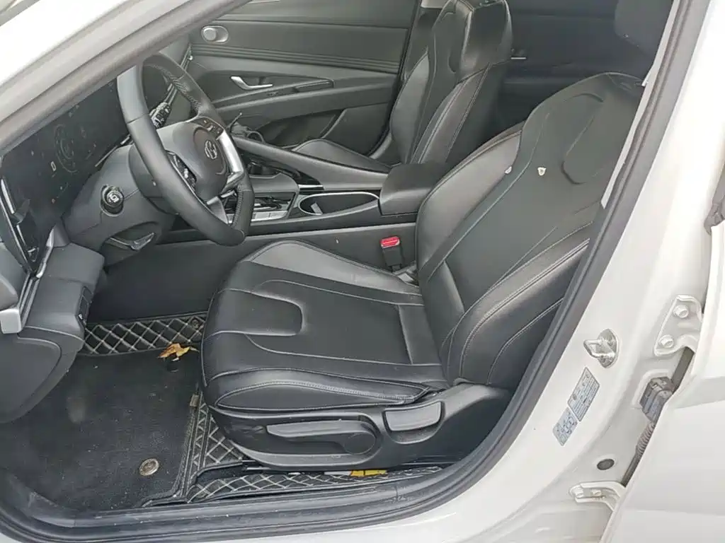Hyundai Elantra — миниатюра 20