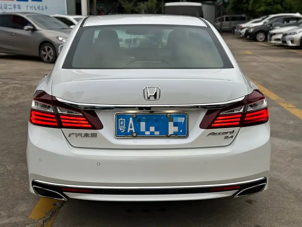 Honda Accord — миниатюра 12