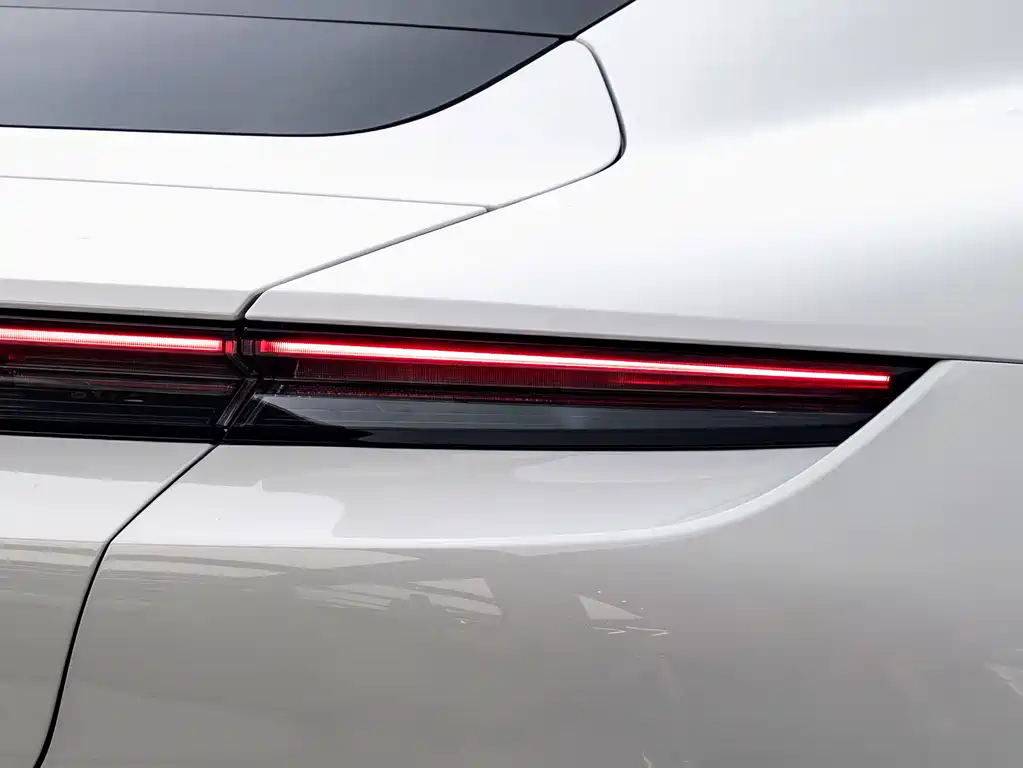 Porsche Taycan — миниатюра 8