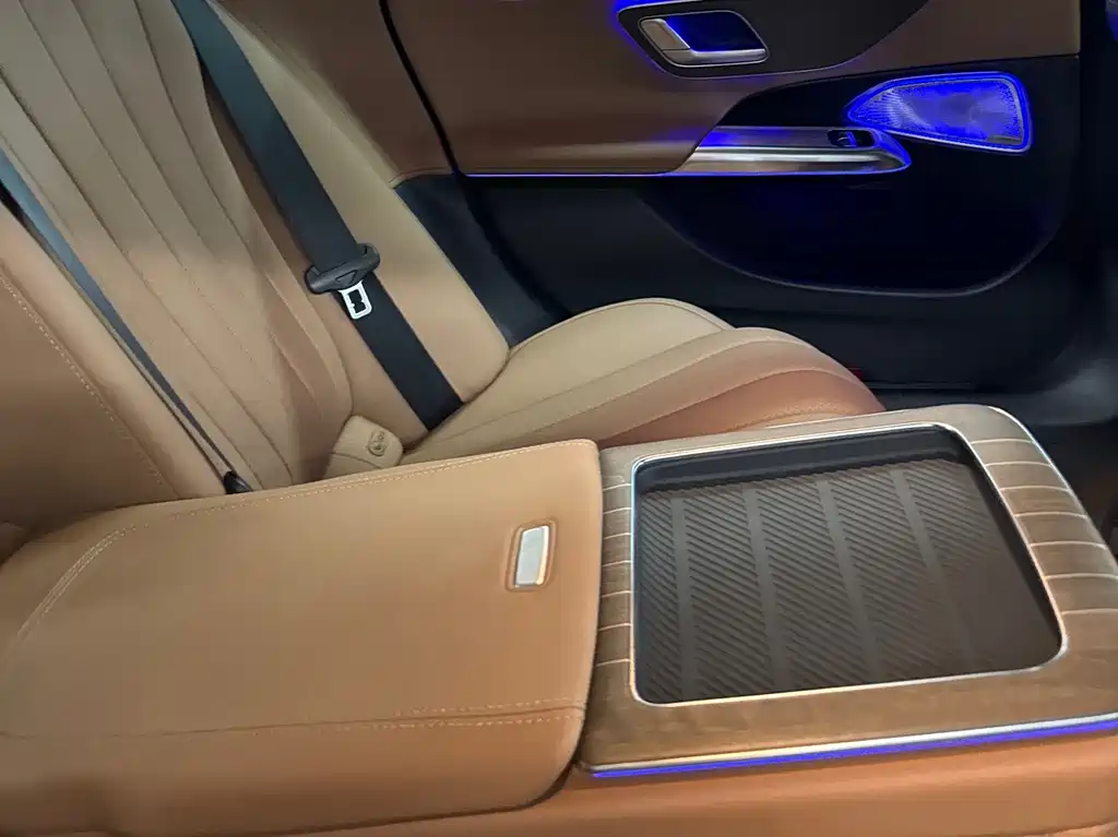 Mercedes-Benz E-Class — миниатюра 14