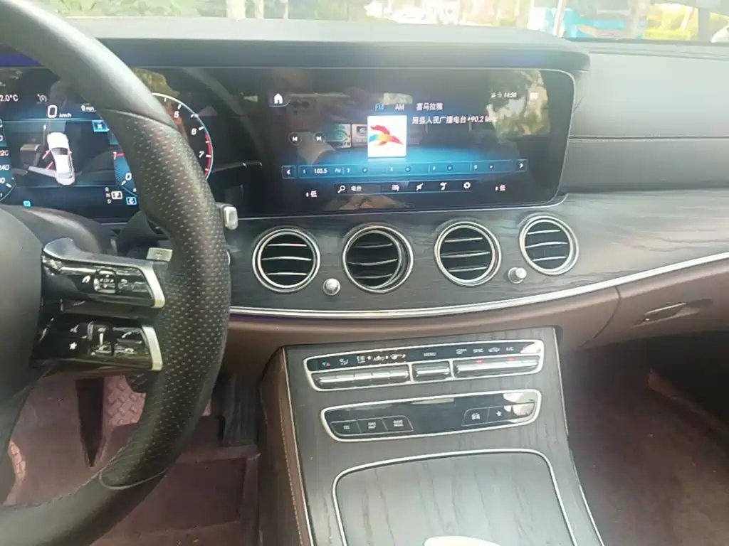 Mercedes-Benz E-Class — миниатюра 13