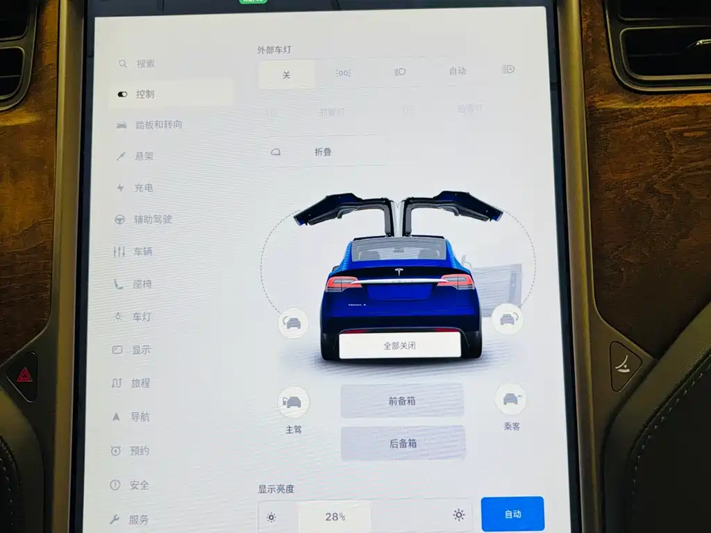 Tesla Model X — миниатюра 12