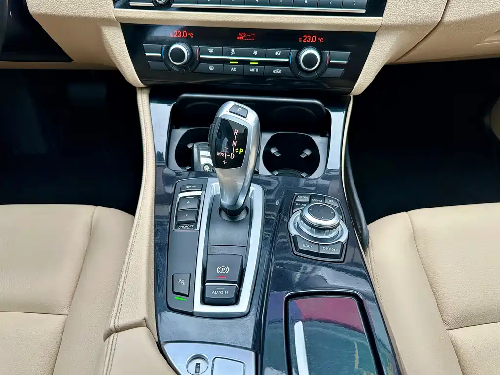 BMW 5 Series — миниатюра 17