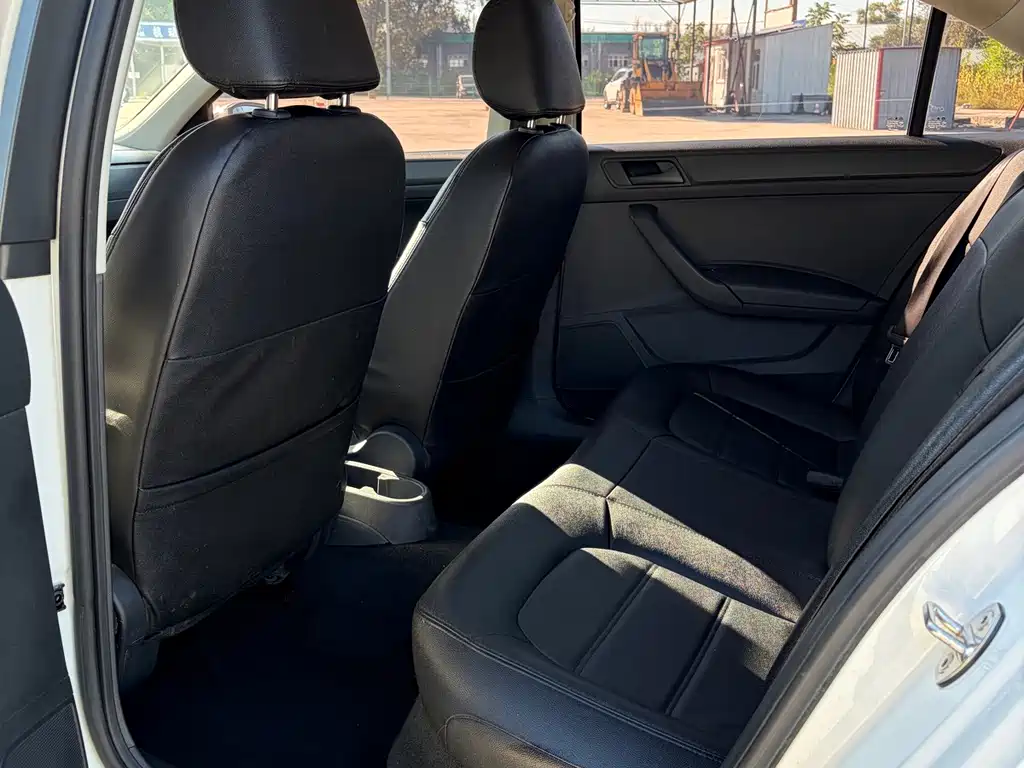 Volkswagen Santana — миниатюра 6