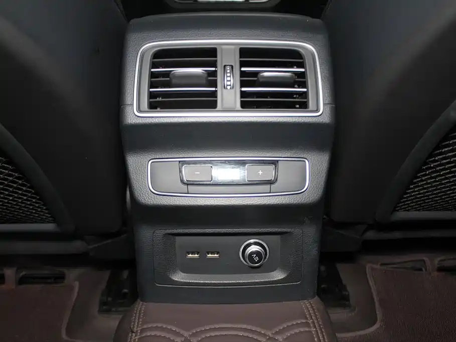 Audi Q5L 2025 Черный из Китая, фото 4