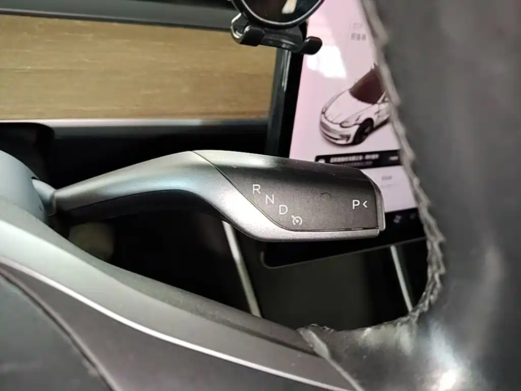 Tesla Model 3 — миниатюра 14