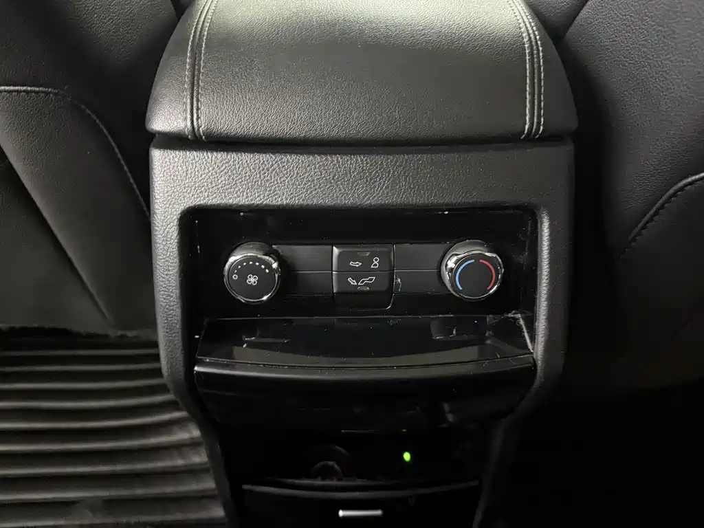 Ford Edge — миниатюра 20