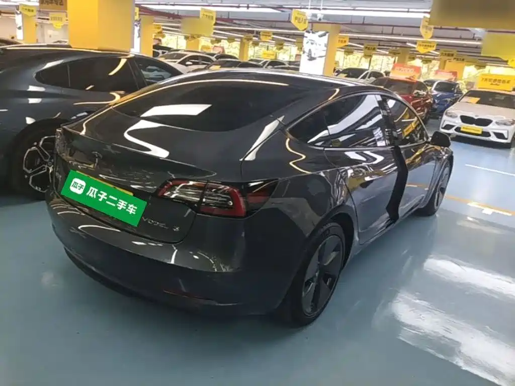 Tesla Model 3 — миниатюра 7