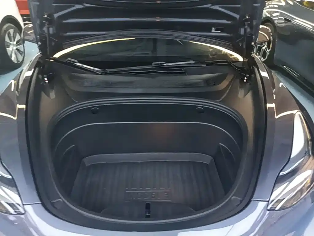 Tesla Model 3 — миниатюра 20