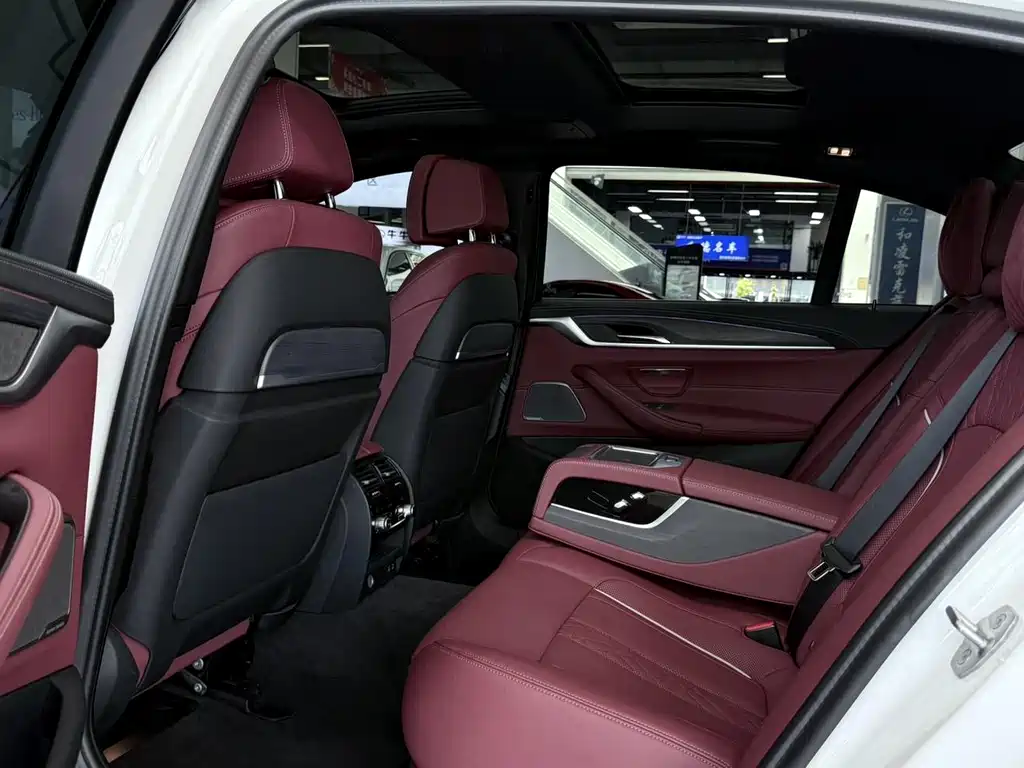 BMW 5 Series — миниатюра 14