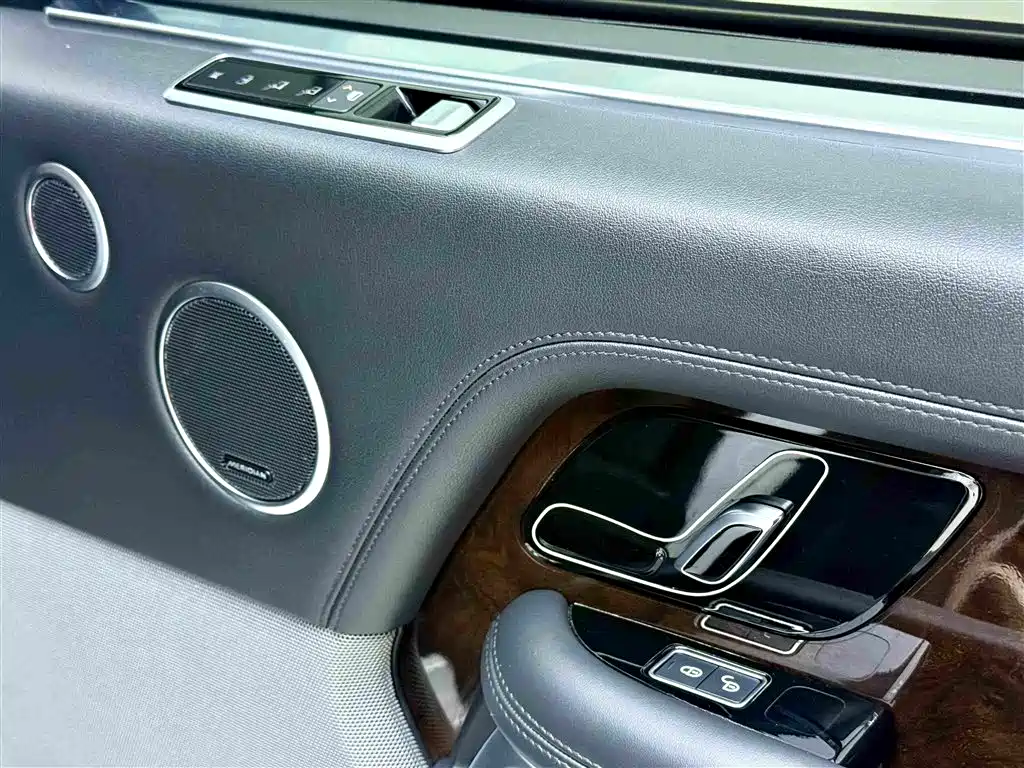 Land Rover Range Rover — миниатюра 18