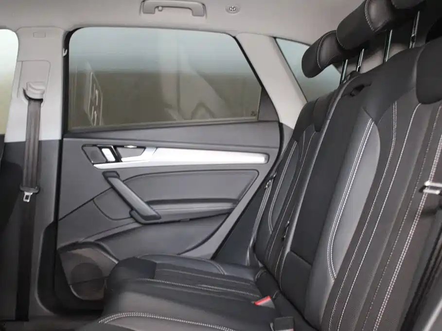 Audi Q5L 2025 Черный из Китая, фото 5