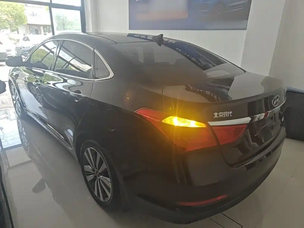 Hyundai Mistra — миниатюра 5