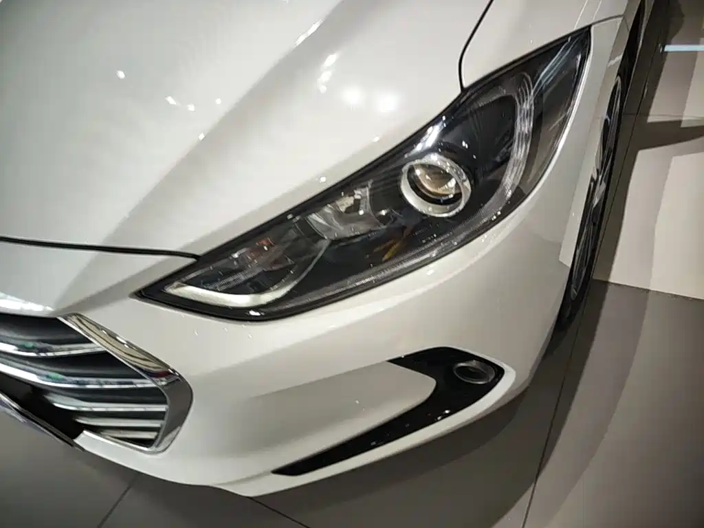 Hyundai Elantra — миниатюра 24