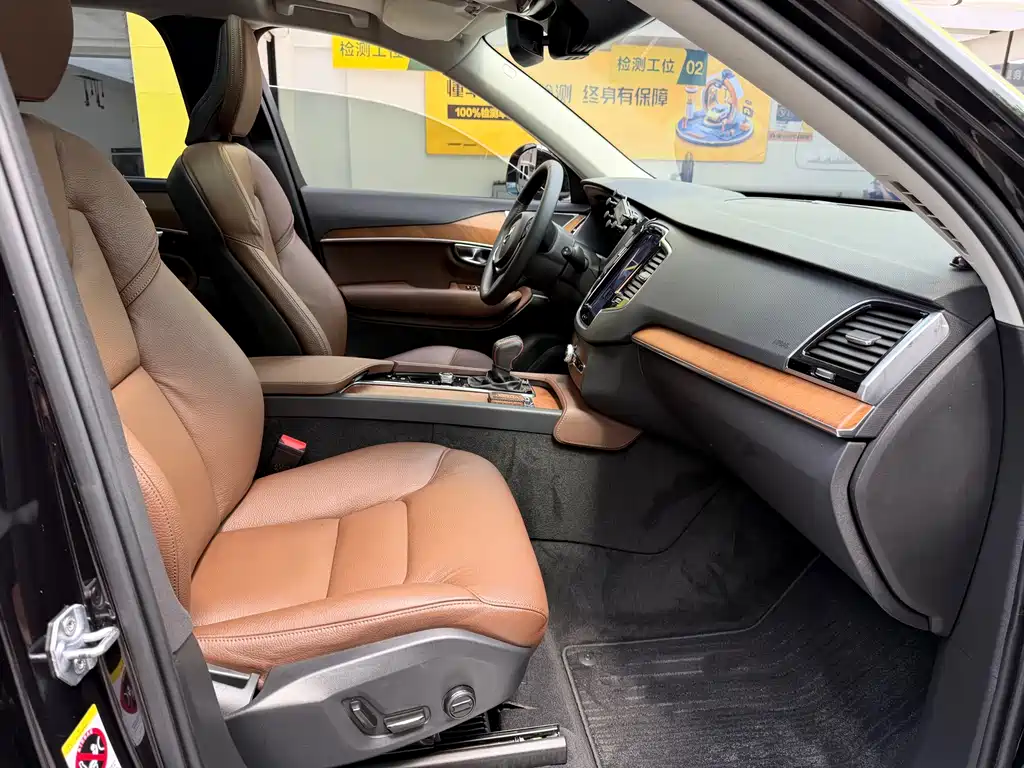 Volvo XC90 — миниатюра 6