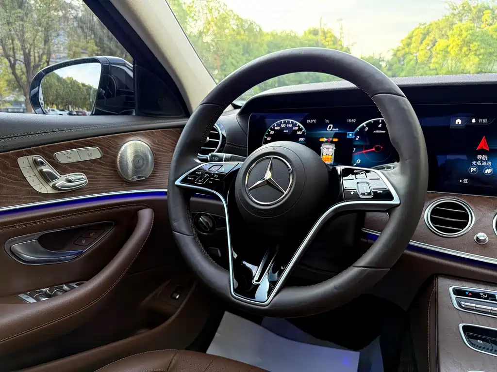 Mercedes-Benz E-Class — миниатюра 14