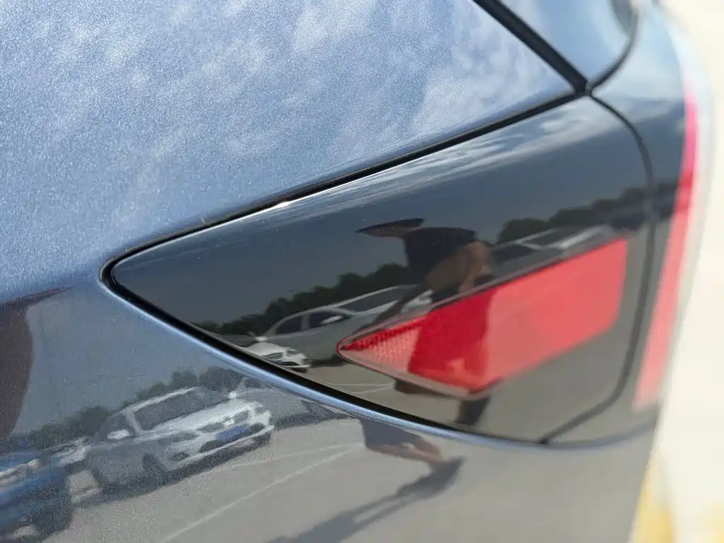 Tesla Model Y — миниатюра 21