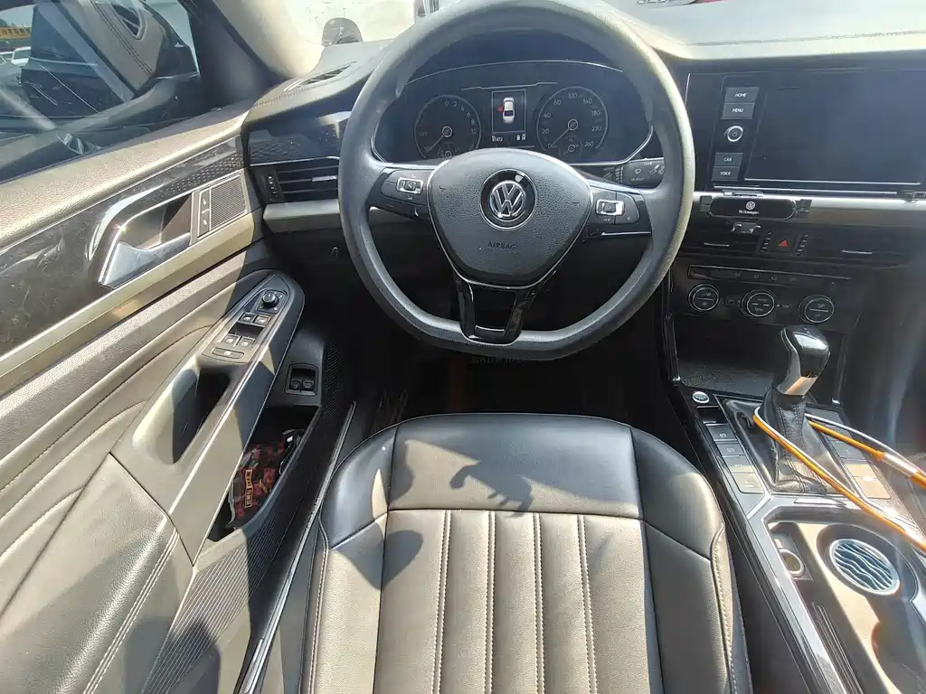 Volkswagen Passat PHEV — миниатюра 5