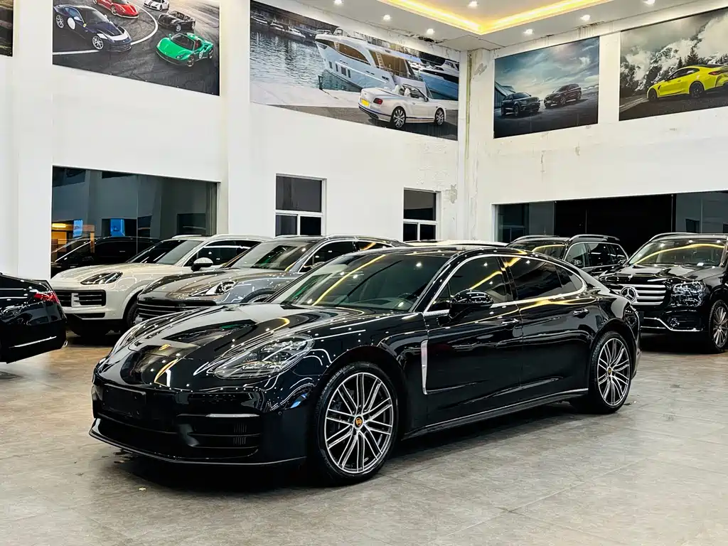 PORSCHE PANAMERA