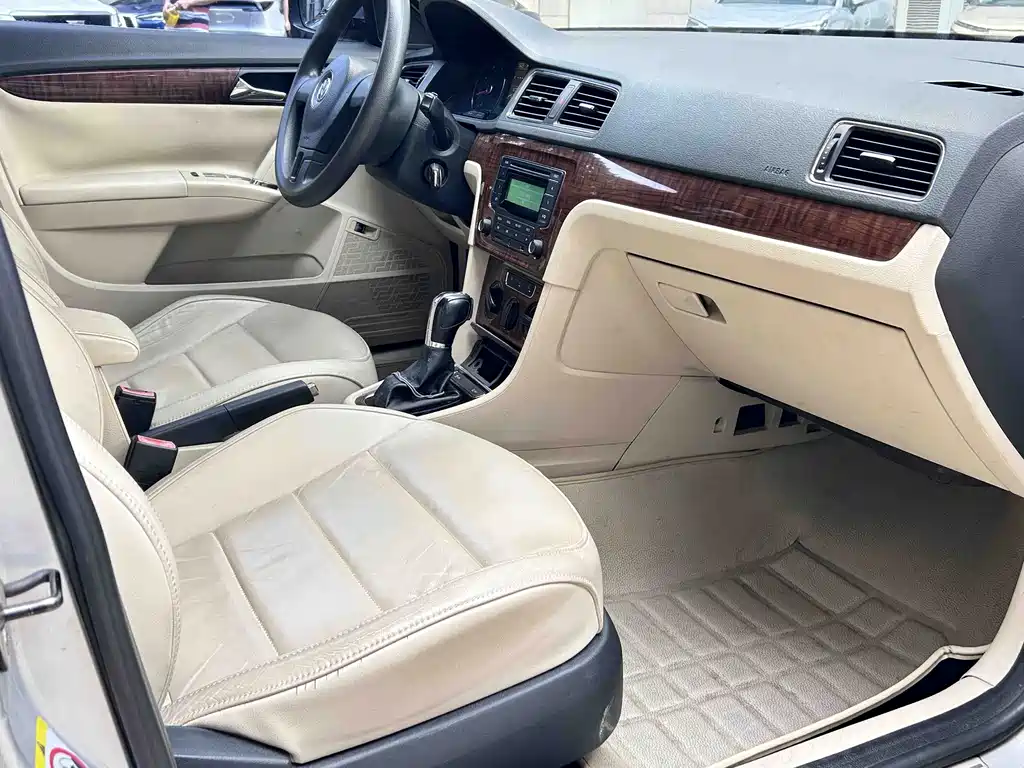 Volkswagen Lavida — миниатюра 5