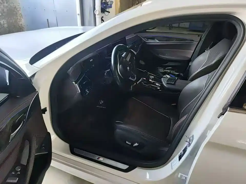 BMW 5 Series — миниатюра 4