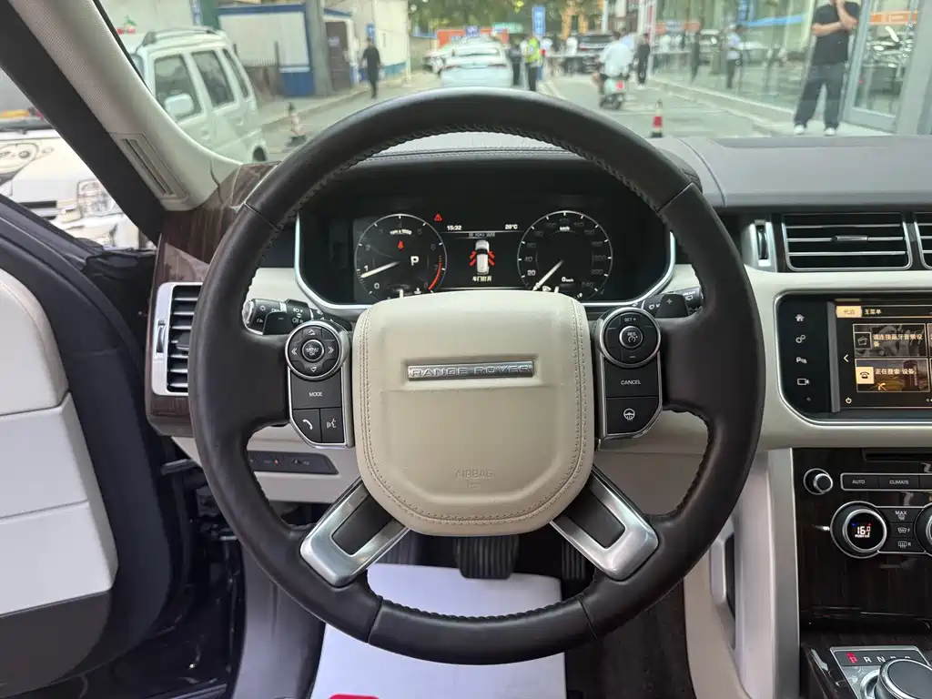 Land Rover Range Rover — миниатюра 16