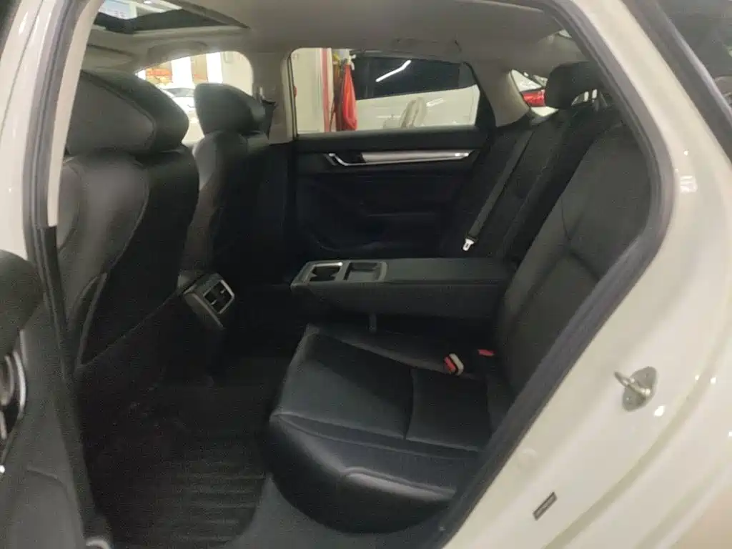 Honda Accord — миниатюра 17