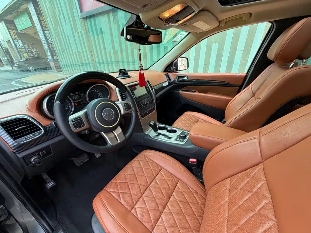 Jeep Grand Cherokee (Import) — миниатюра 3