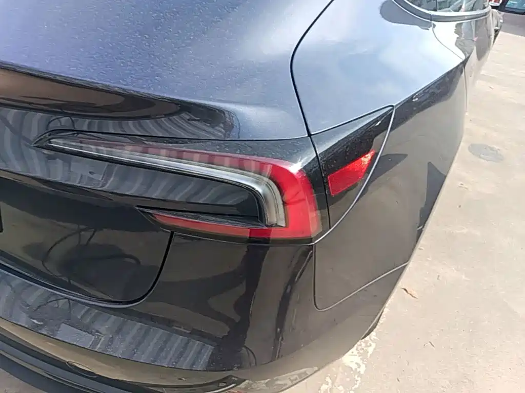 Tesla Model 3 — миниатюра 8