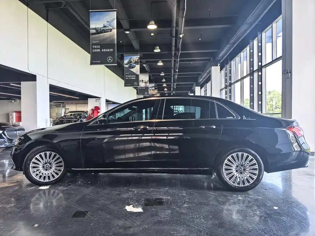 Mercedes-Benz E-Class — миниатюра 3
