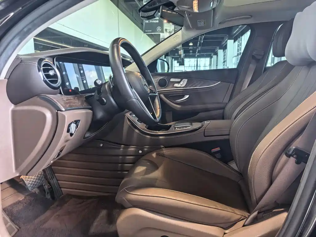 Mercedes-Benz E-Class — миниатюра 5