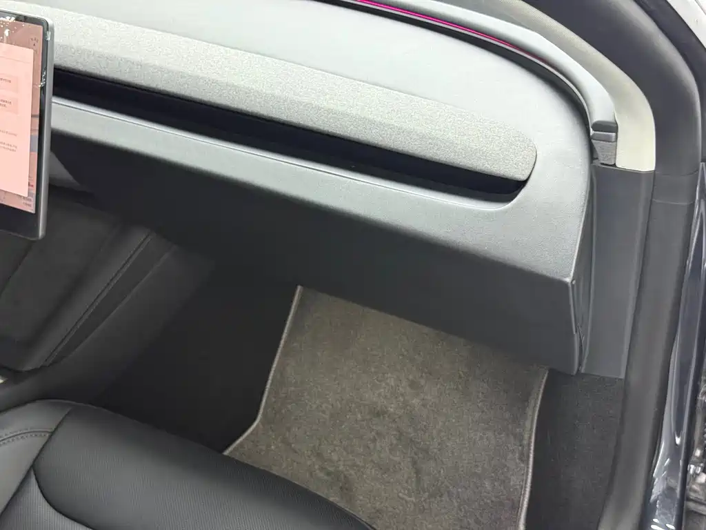 Tesla Model 3 — миниатюра 22