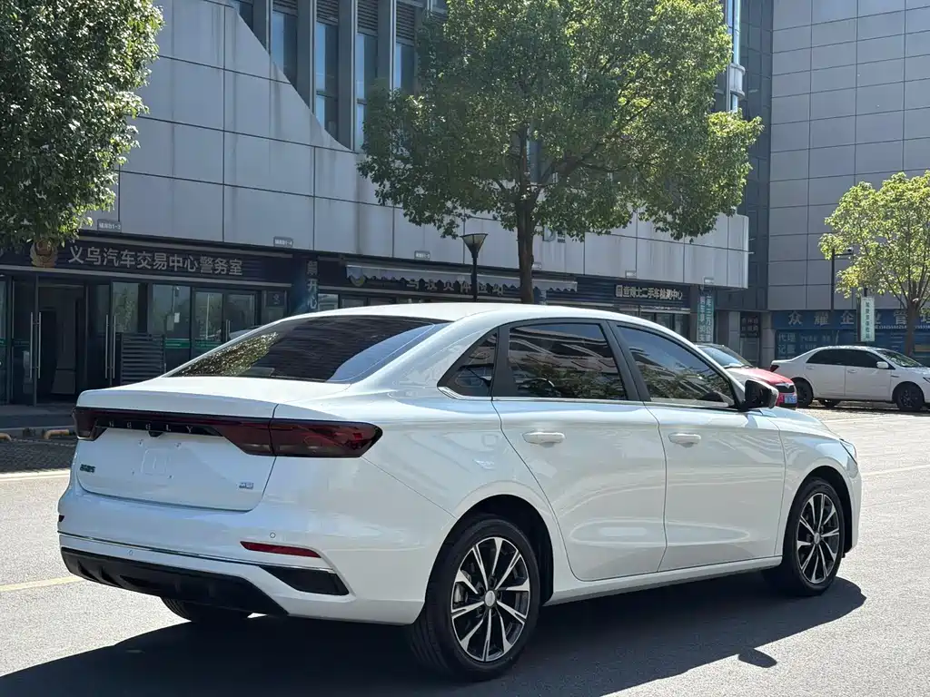 Geely Emgrand — миниатюра 15
