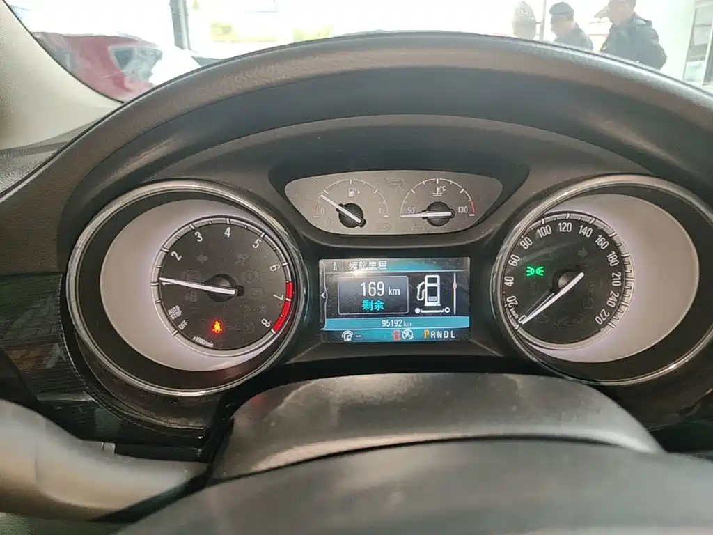 Buick Verano — миниатюра 12