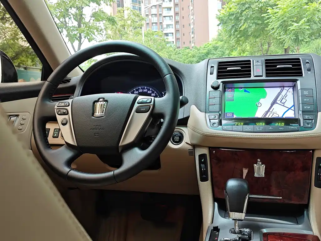 Toyota Crown — миниатюра 9