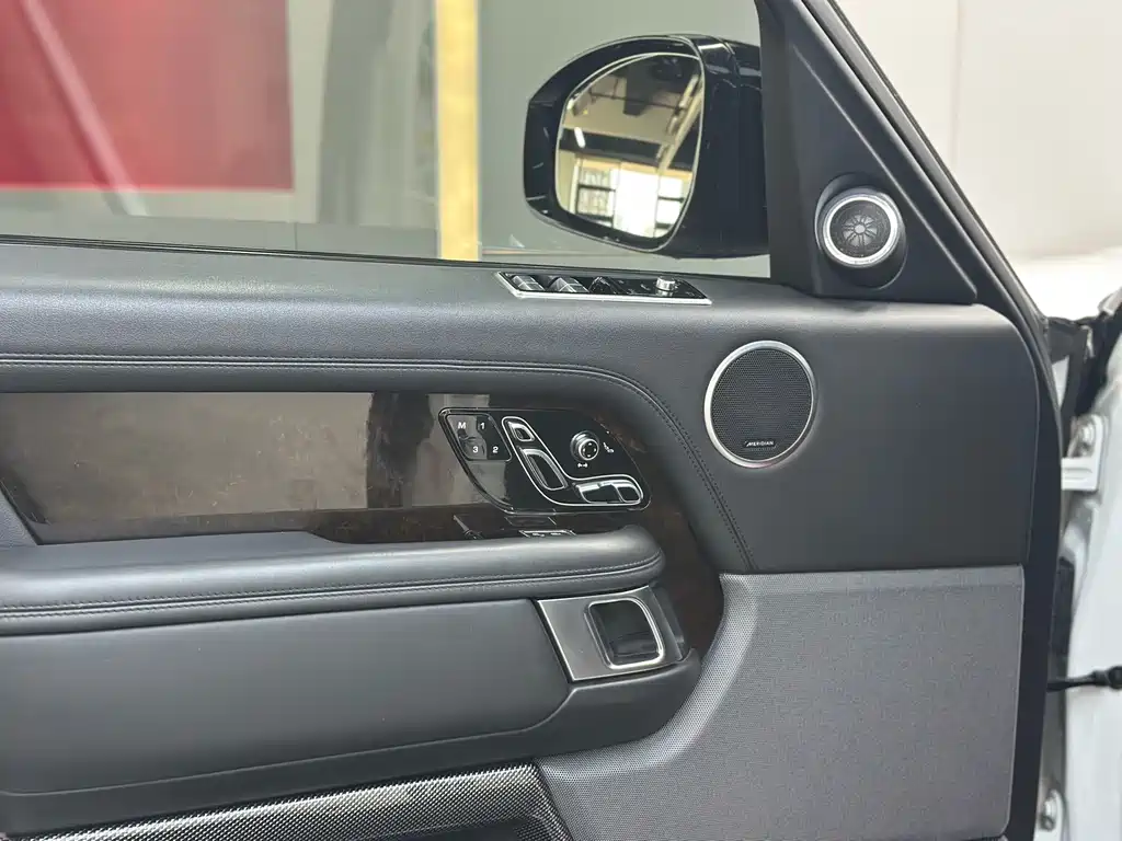 Land Rover Range Rover — миниатюра 5