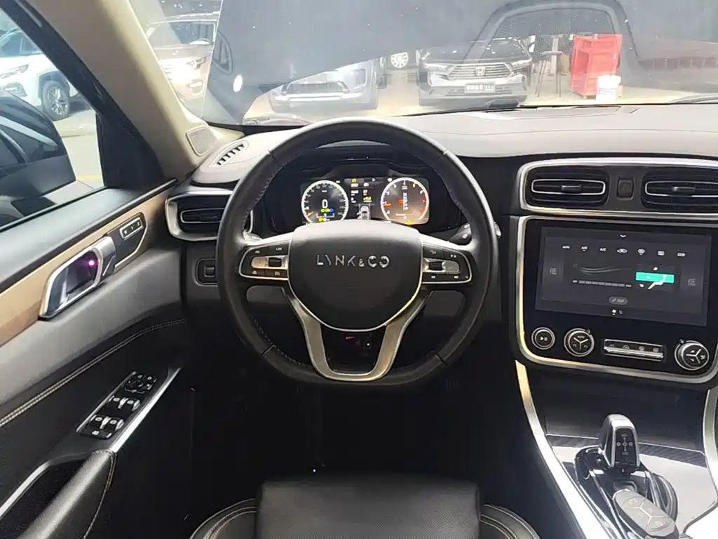 Lynk & Co 01 — миниатюра 11