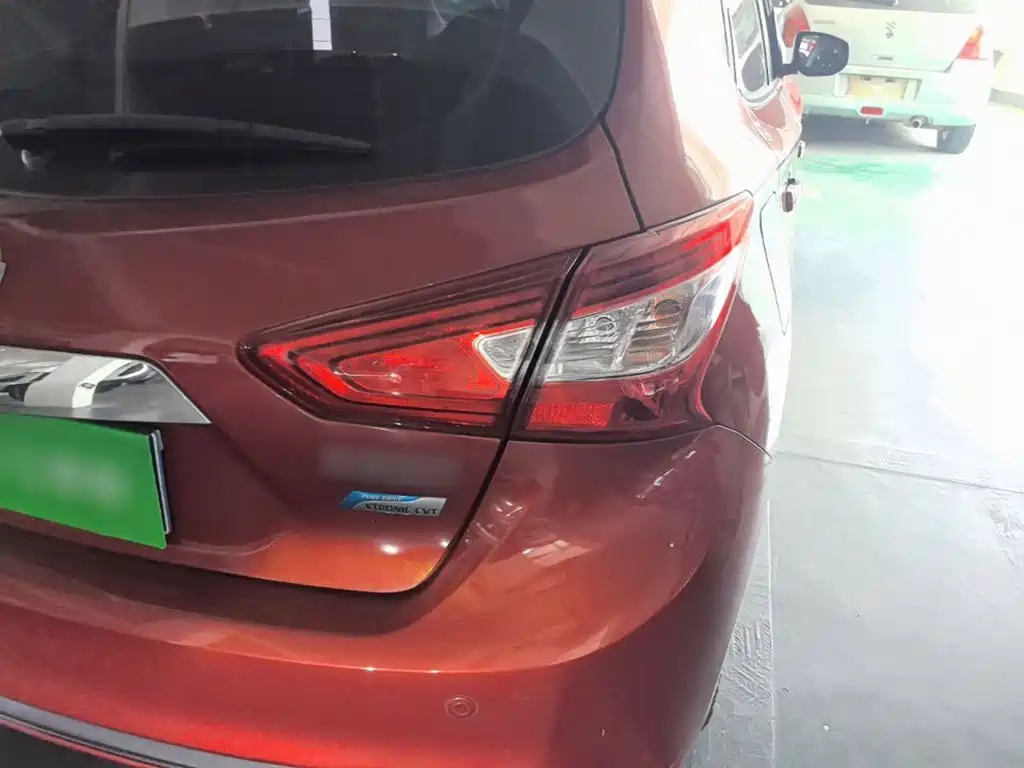 Nissan Tiida — миниатюра 8