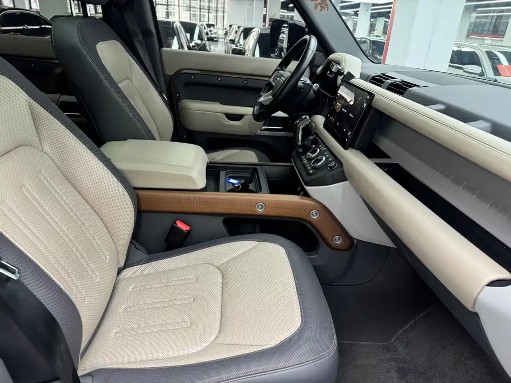 Land Rover Defender — миниатюра 10