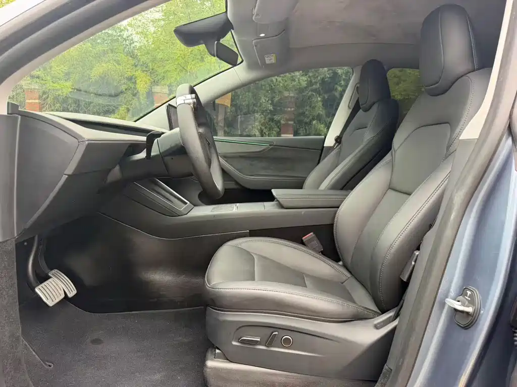 Tesla Model Y — миниатюра 5